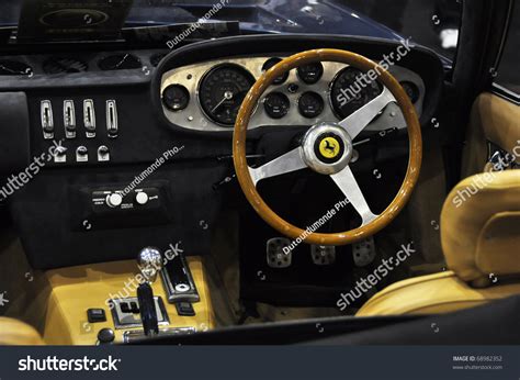 London, Uk - November 7: Interior Of An Old Ferrari At The Mph ...