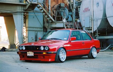 BMW E30 CARS: Red BMW E30 320i