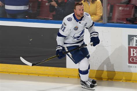 Steven Stamkos Exits Predators vs. Lightning with Lower-Body Injury