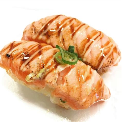 Vivian on Instagram: “Aburi salmon sushi may have just become my favourite type of sushi. Look ...