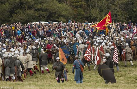 Battle of Hastings re-enactors stage fight on its 950th anniversary ...