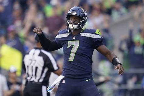 Seahawks announce new deal with quarterback Geno Smith | HeraldNet.com