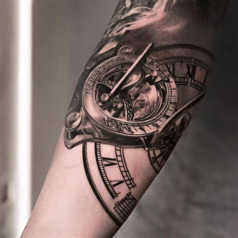 Tatuajes de relojes para simbolizar el tiempo