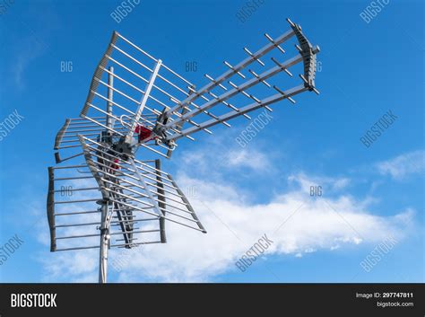 Directional Antenna Image & Photo (Free Trial) | Bigstock