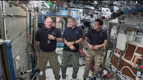 Space Station Crew Members Discuss Life in Space with the Media - YouTube