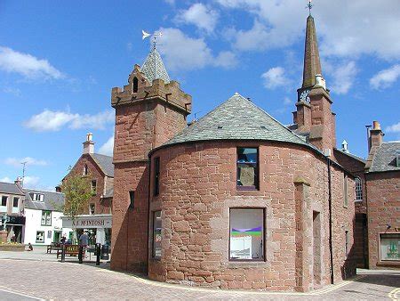 Kirriemuir Feature Page on Undiscovered Scotland