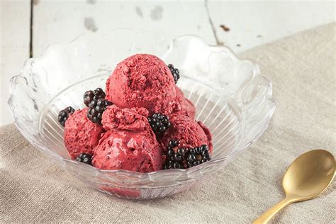 Blackberry ice cream | Ohmydish