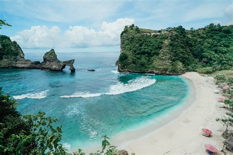 BEAUTIFUL ATUH BEACH ON NUSA PENIDA, BALI - Journey Era