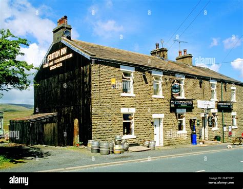 The Station Inn, Ribblehead , England Stock Photo - Alamy