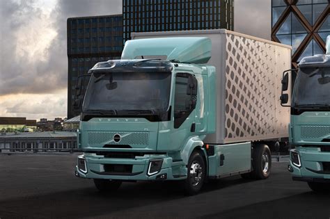 Volvo Trucks overhauls its medium-duty electric truck duo - electrive.com