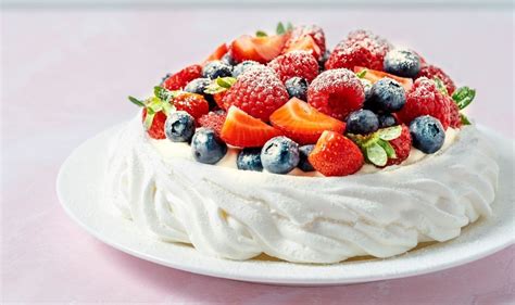 Mary Berry shares pavlova recipe ‘great’ for Christmas Day - ready in two hours | Express.co.uk