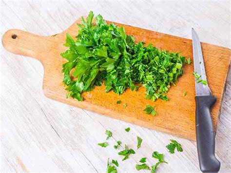 How to Chop Parsley | Organic Facts