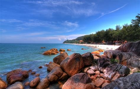 PANTAI TELUK CEMPEDAK