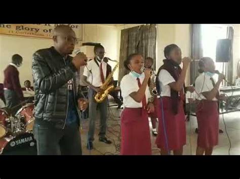 Moi High School Kabarak perfoming Mpongo Love Ndaya - YouTube