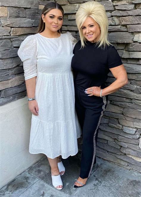 Theresa Caputo's Daughter Victoria Weds Michael Mastrandrea | PEOPLE.com