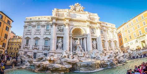 Fontana di Trevi, escenario de imaginación, piedra y agua.