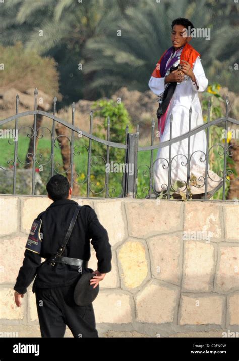 Security in Egypt, tourism site, armed guard Stock Photo - Alamy