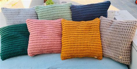 Crochet Home, Creative Inspiration, Home Deco, Crochet Stitches, Hobby, Plaid, Throw Pillows ...