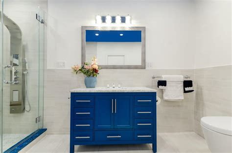 Is It Better To Have Vanity Lights Up Or Down | Homeminimalisite.com