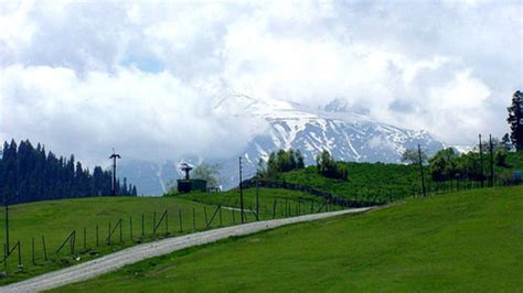 Srinagar Gulmarg Pahalgam Tour (37784),Holiday Packages to Srinagar ...