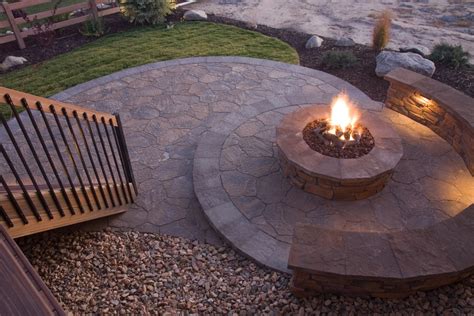 30 Modern Fire Pit Designs For Your Back Yard