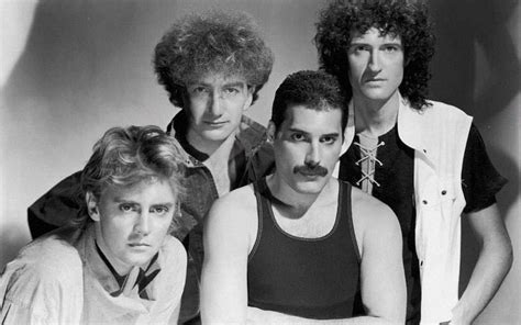 10 Best Queen Songs of All Time - Singersroom.com