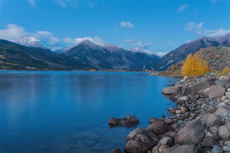 Blue Hour at Twin Lakes, Colorado [OC][2172x1448] : r/ImagesOfColorado