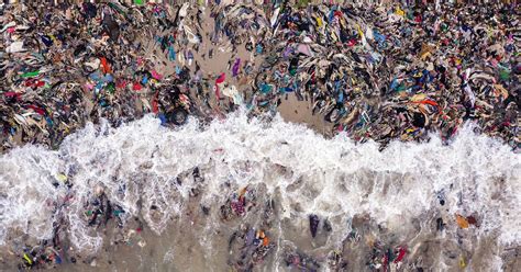 Shocking Photos Show Western 'Fast Fashion' That Pollute African Beaches | PetaPixel