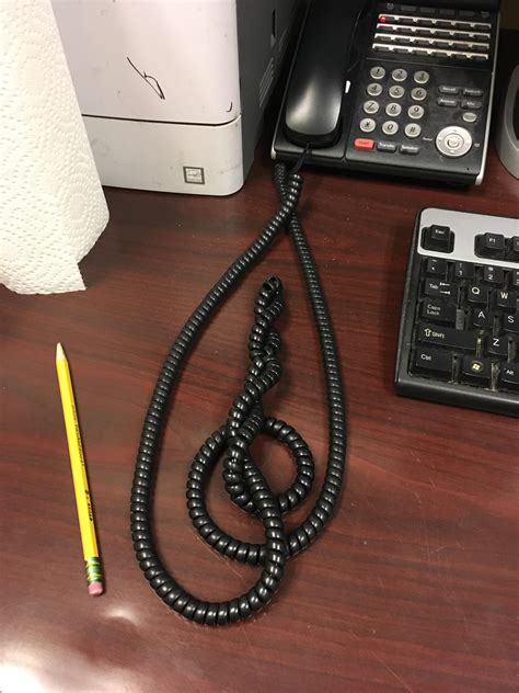 This tangled phone cord looks like a treble clef 🎼 : r/mildlyinteresting