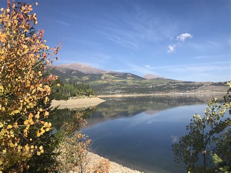 Enjoying the beginning of fall color while hiking at Twin Lakes. : r/hiking