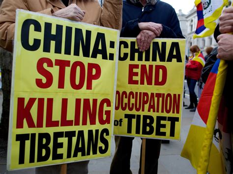 Chinese police 'open fire, beat protesters and use tear gas' on Tibetan activists | The Independent