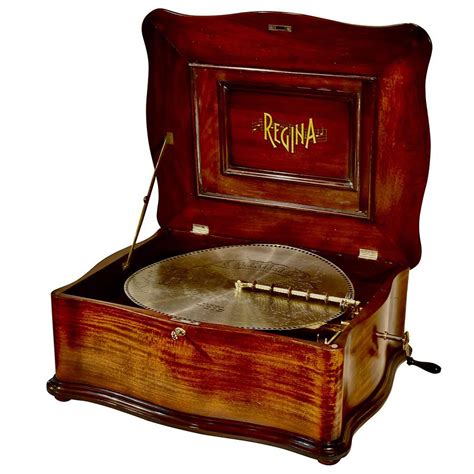 American Regina 20 3/4" Disc Music Box - Renaissance Antiques