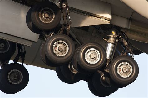 Boeing 747 main gear | Aviation airplane, Boeing 747, Landing gear