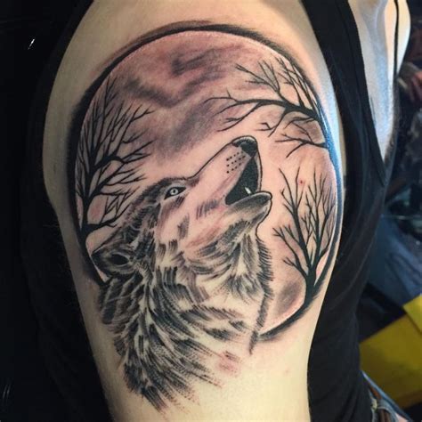 50+ Breathtaking Wolf Tattoo Designs - Tats 'n' Rings | Wolf tattoos ...