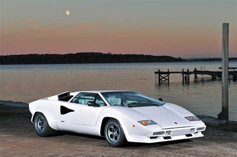 Lamborghini Countach - The Ultimate Guide