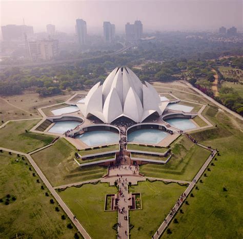 Lotus Temple, New Delhi. [1080x1062] : r/ArchitecturePorn