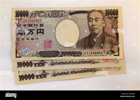 10000 yen banknotes Stock Photo - Alamy