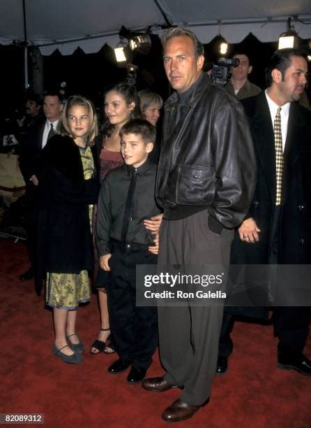 376 Annie Costner Photos & High Res Pictures - Getty Images