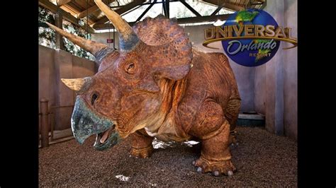 Triceratops Encounter Universal Studios - YouTube