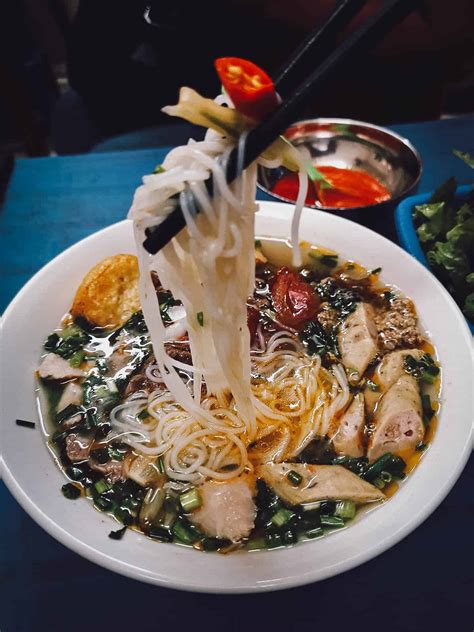 45 of the Best Vietnamese Street Food Dishes - TinySG