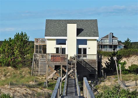 Sandbox Cottage Oceanfront Home in carova beach 4x4