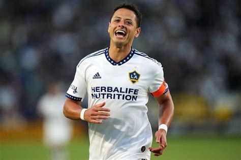 Soccer-Chicharito returns to boyhood club Chivas – ThePrint – ReutersFeed