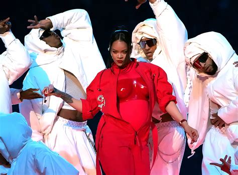 Rihanna Is Pregnant, Rep Confirms | Glamour