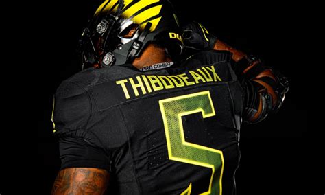 Ducks announce all-black uniforms for Friday night vs. Golden Bears