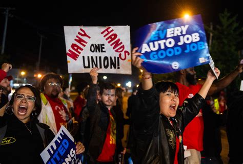 How Democratic Socialists Can Stand in Solidarity With the UAW Strike