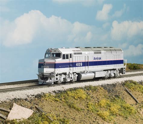 Walthers Mainline HO scale F40PH diesel locomotive | ModelRailroader.com