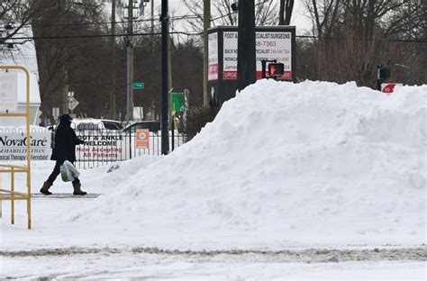 Snowfall sets record in Detroit