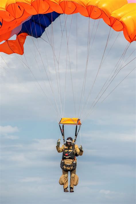 Smokejumpers - The Firemen Parachuting into Wildfires - Aero Corner