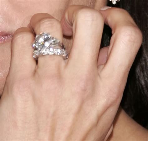 Angie Harmon's engagement ring. Gorgeous! | Celebrity engagement rings ...