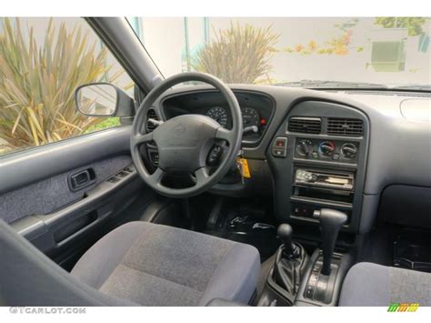 1998 Nissan Pathfinder SE 4x4 interior Photo #49078157 | GTCarLot.com